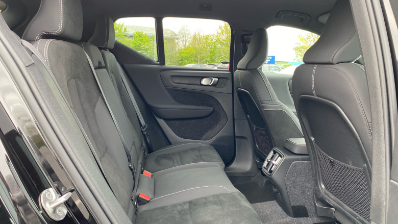 Volvo XC40 2.0 B3P Plus Black Edition 5dr Auto Petrol Estate